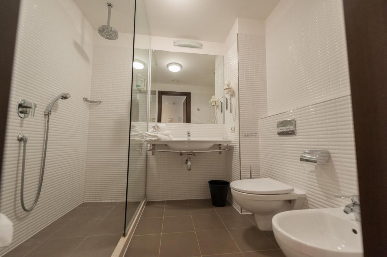 Kona Hotel Verona By Kleos Group Collection เนกรา ภายนอก รูปภาพ