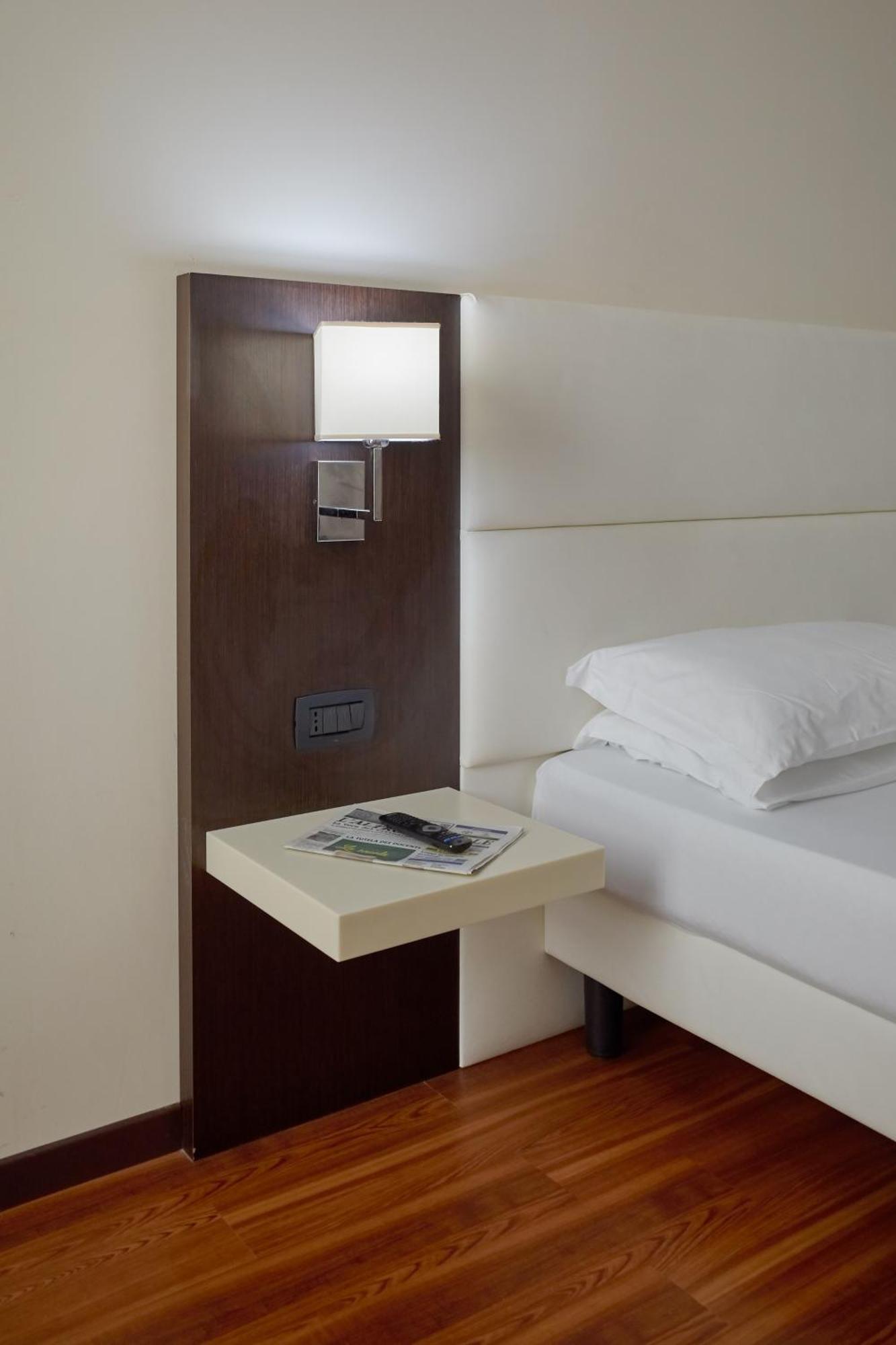 Kona Hotel Verona By Kleos Group Collection เนกรา ภายนอก รูปภาพ