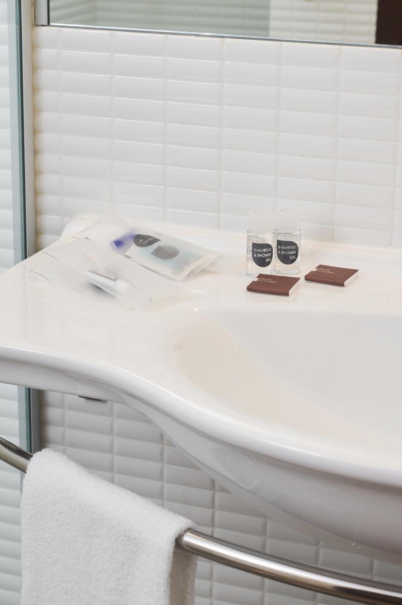 Kona Hotel Verona By Kleos Group Collection เนกรา ภายนอก รูปภาพ