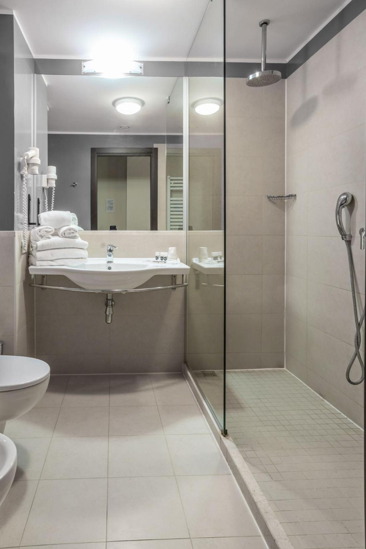 Kona Hotel Verona By Kleos Group Collection เนกรา ภายนอก รูปภาพ